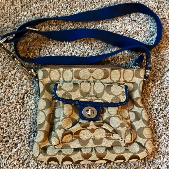 Coach Handbags - ❌SOLD❌Authentic Signature Coach Crossbody Purse